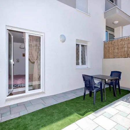 Apartment Rajna *