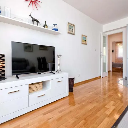 Apartment Rajna *