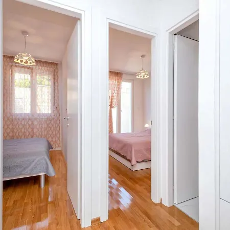 Rajna Apartment *